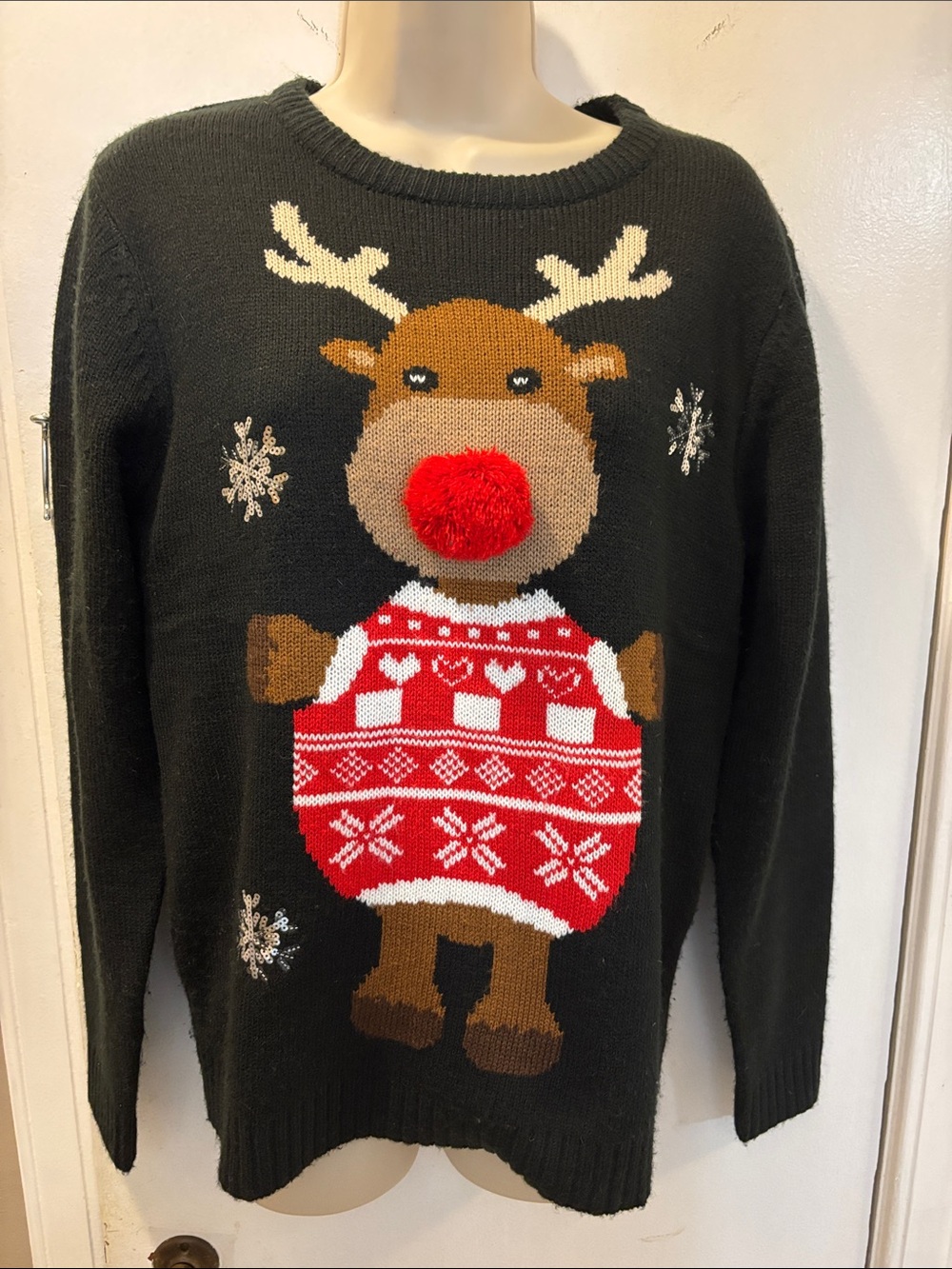 Daisys Boutique medium Rudolf Christmas sweater acrylic 26-377